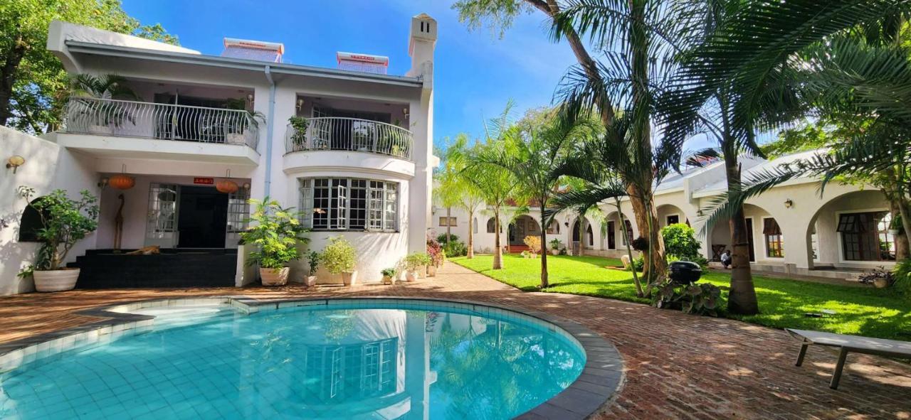 Jacaranda Lodge Victoria Falls Exterior foto
