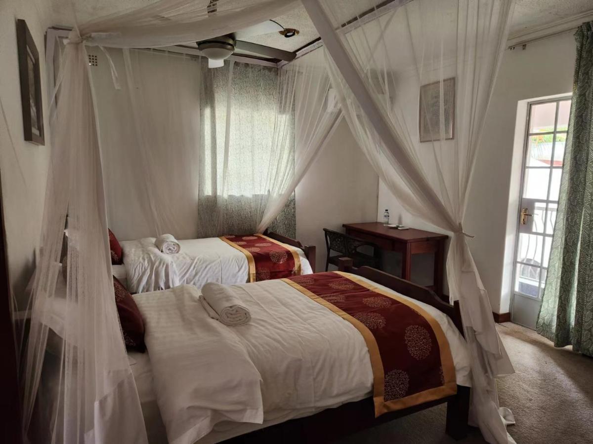 Jacaranda Lodge Victoria Falls Exterior foto